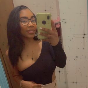 Meet your Posher, Destinee